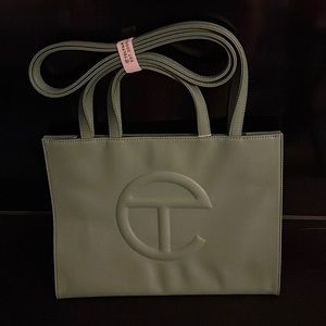 Medium leaf green Telfar